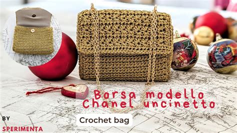 Modello Chanel borsa dorata uncinetto 